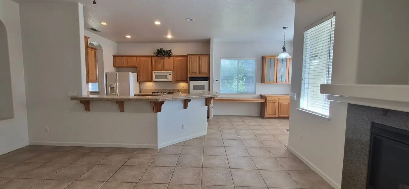 Fabulous One-story Home In Desirable Laurel Creek In Vacaville 4/2 photo 5