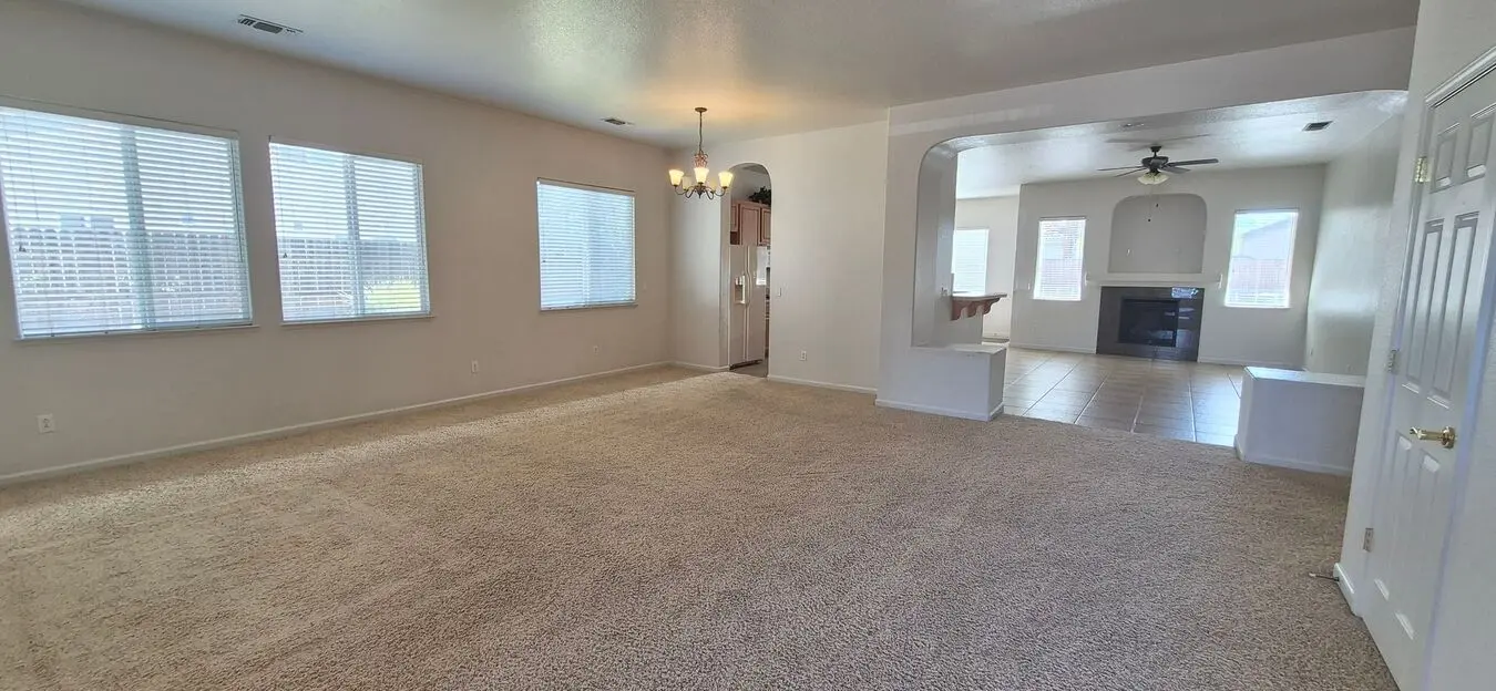 Fabulous One-story Home In Desirable Laurel Creek In Vacaville 4/2 photo 2