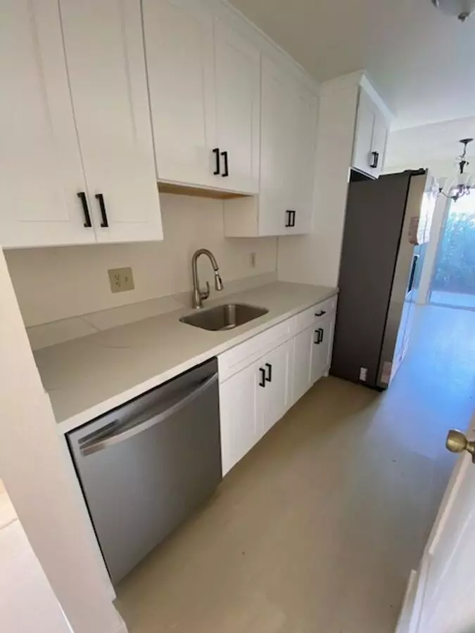 Freshly Updated Condo Unit With A Community Pool! photo 5