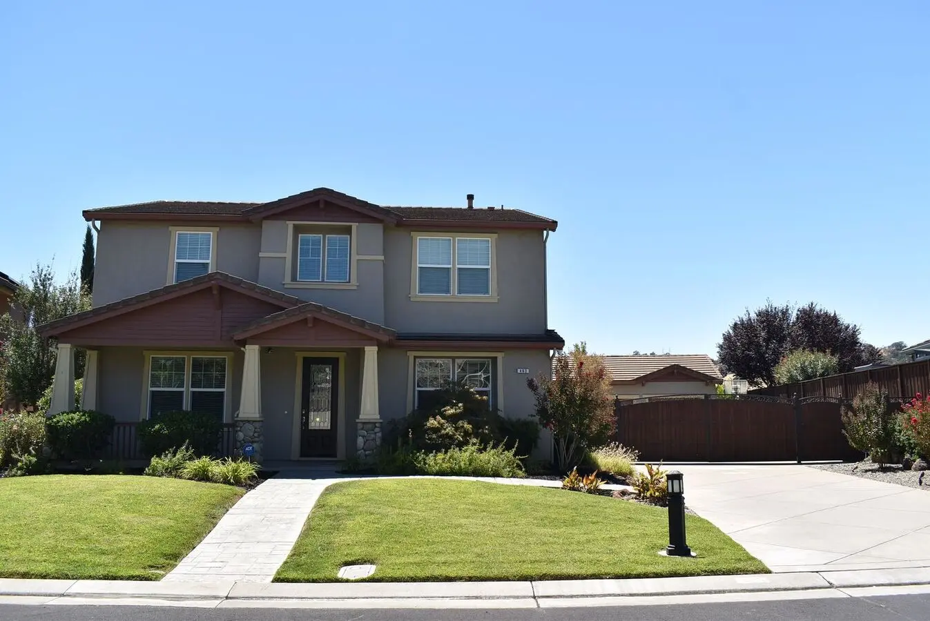 Gorgeous Brand-new Home With Solar, Electric Vehicle Charging, Paid Water/sewer, And Landscape Maintenance Included! photo 2