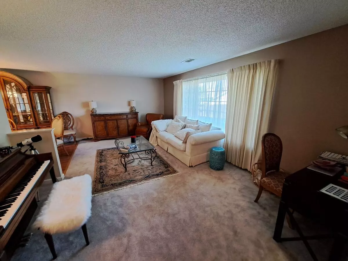 Gorgeous Home Goes On &amp; On! photo 5