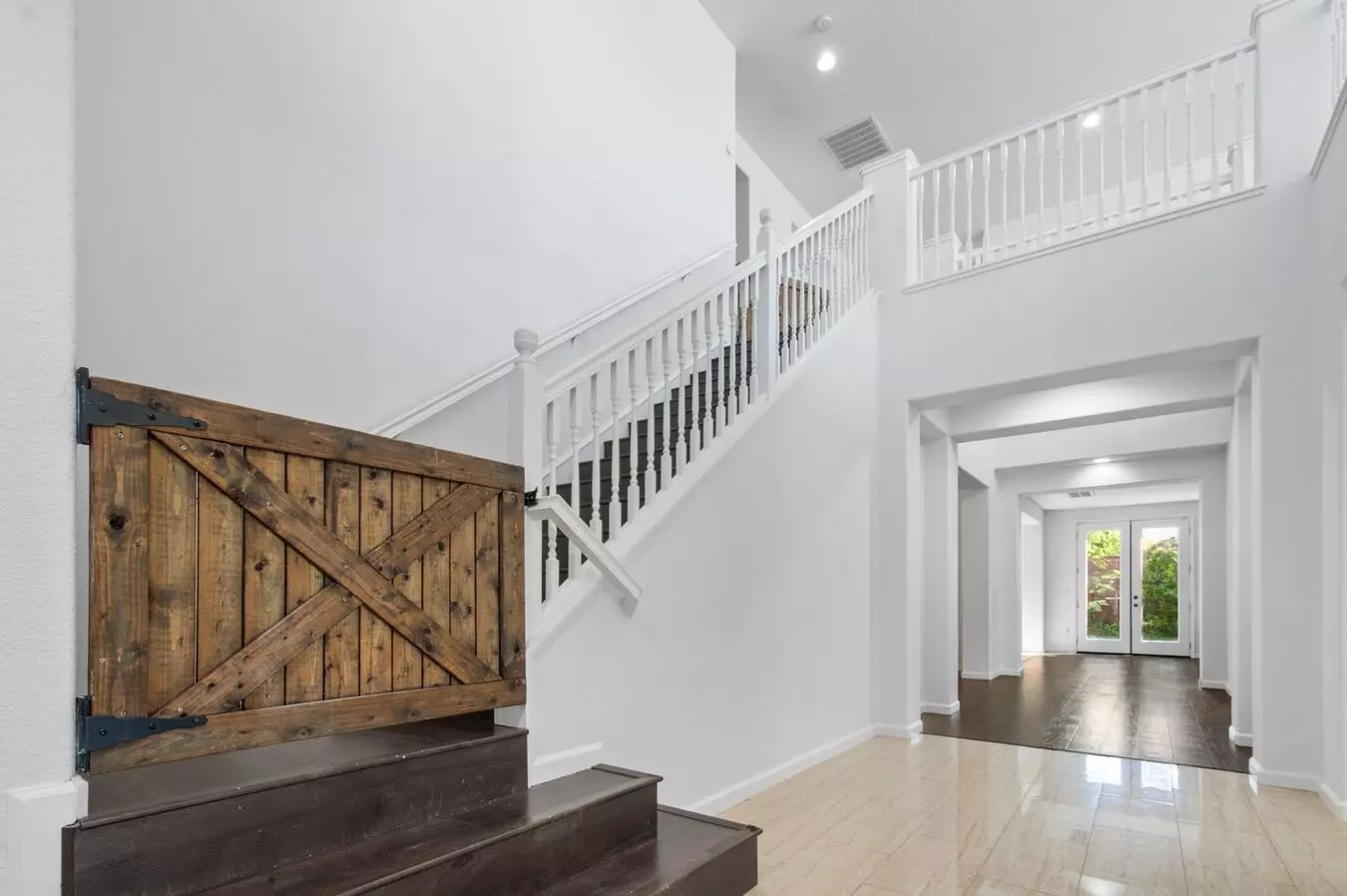Grand 5-bedroom Estate — Space, Style &amp; Sophistication photo 5