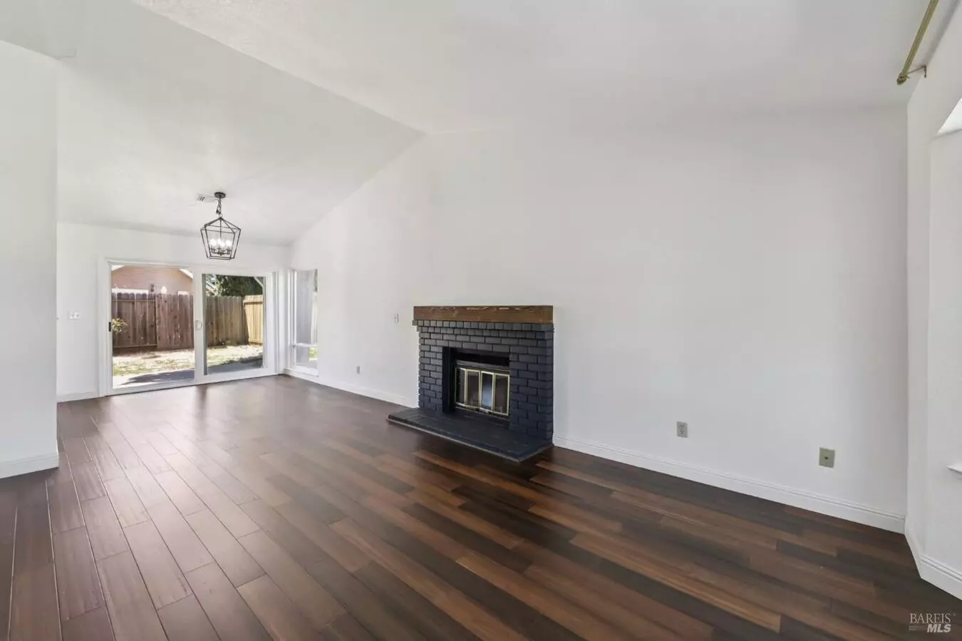 Nicely Updated, Situated Between Vacaville, Fairfield And Near Travis Air Force Base photo 3