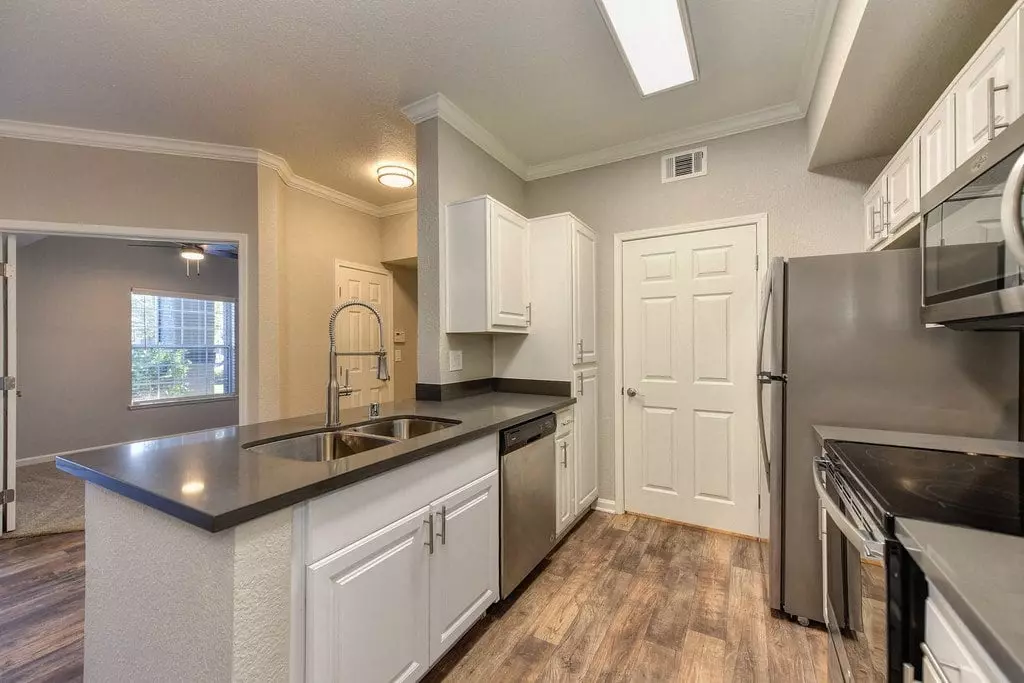 River Oaks Apartment Homes photo 3