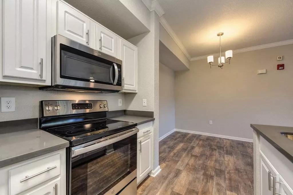 River Oaks Apartment Homes photo 4