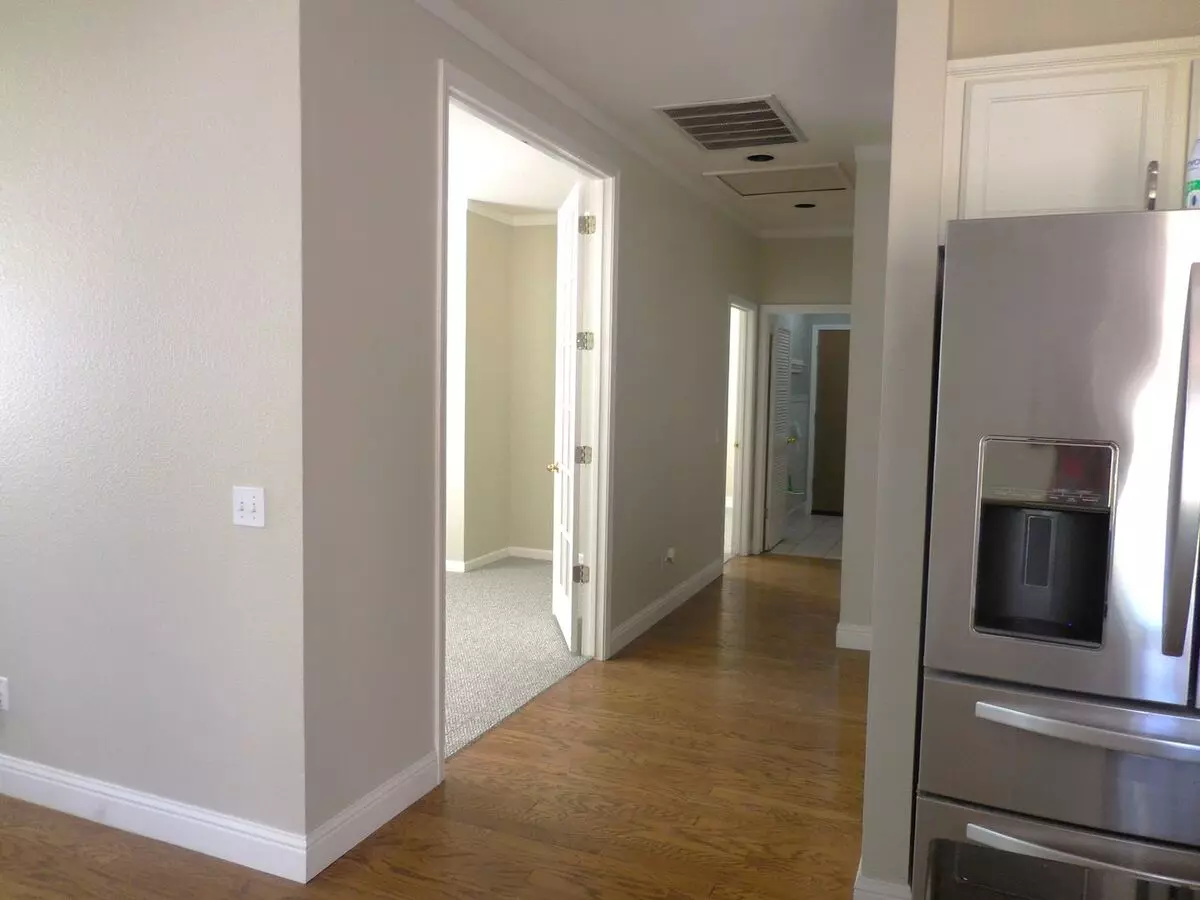 Spacious Single-story Home With Workshop, Rv Parking &amp; Beautiful Backyard – Available Now! photo 5