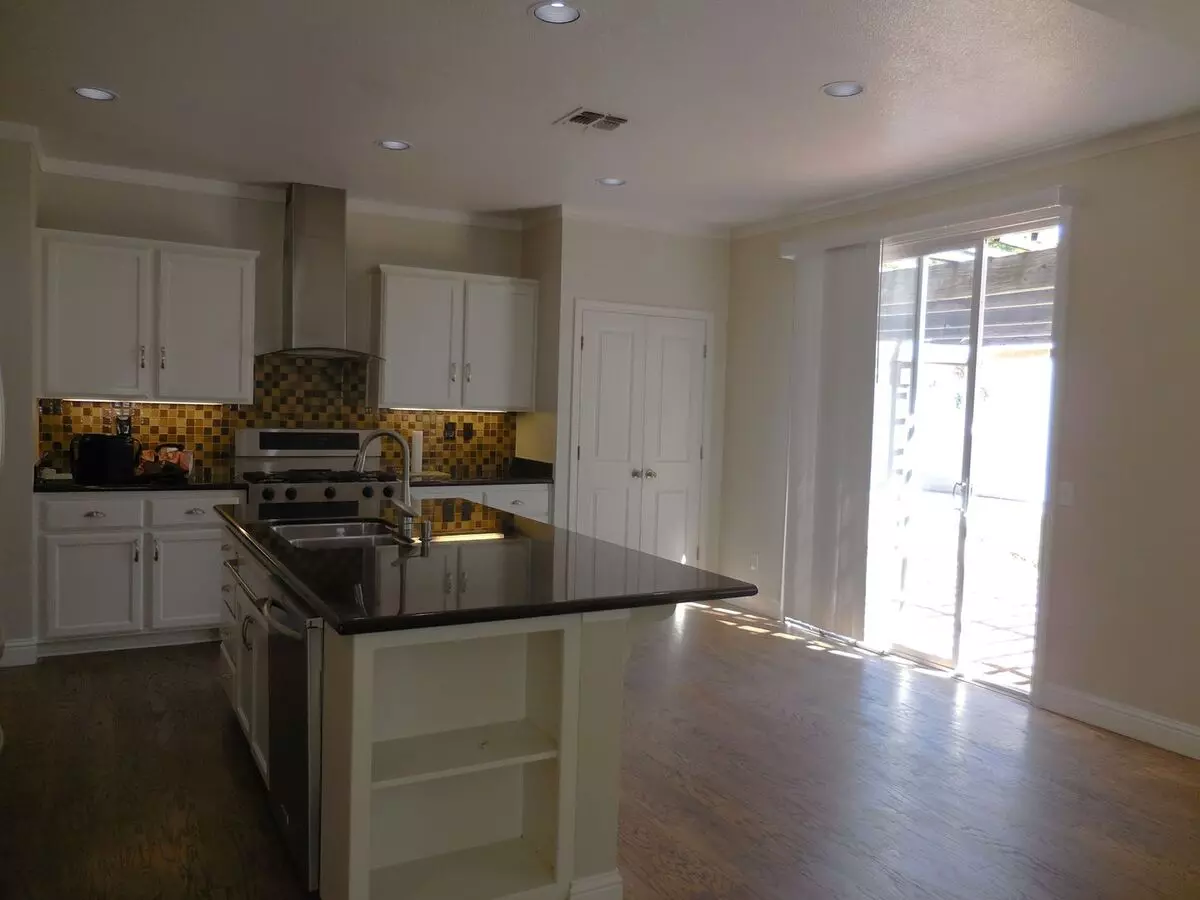 Spacious Single-story Home With Workshop, Rv Parking &amp; Beautiful Backyard – Available Now! photo 3