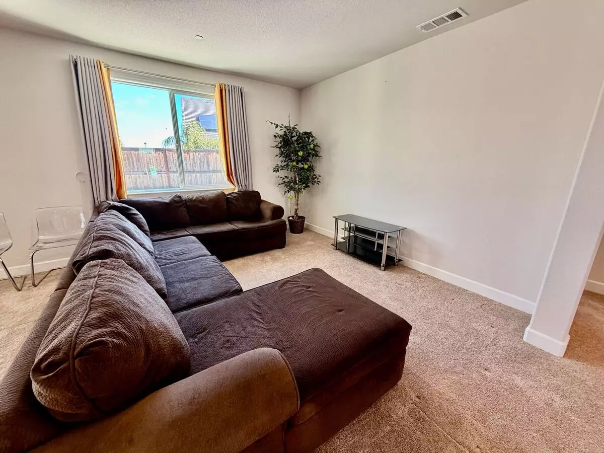 Vacaville 4 Bed | 3 Bath | Single-story | 2,490 Sf | Built In 2021 photo 3