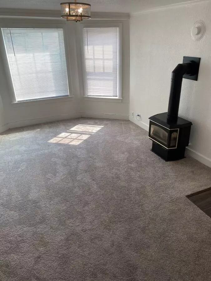 1 Br, 1 Bath, 690 Sq. Ft. Victorian Unit - Close To Ferry Terminal photo 3
