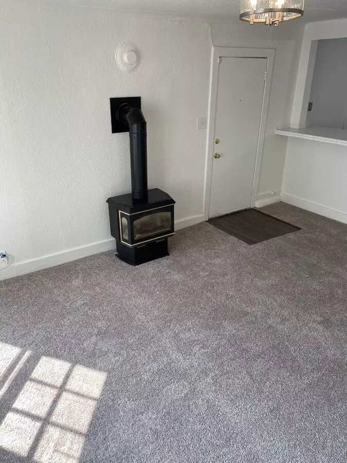 1 Br, 1 Bath, 690 Sq. Ft. Victorian Unit - Close To Ferry Terminal photo 4