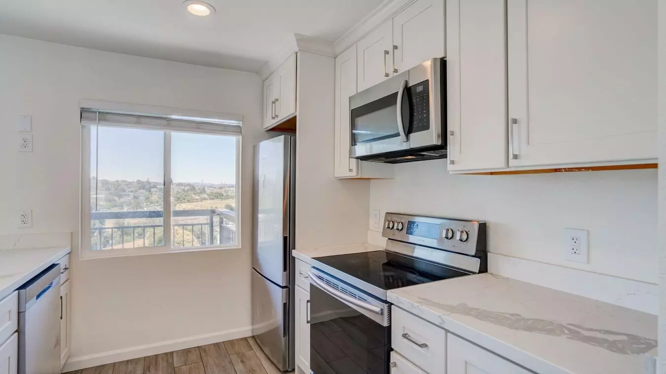 Edgewater Apartments photo 5