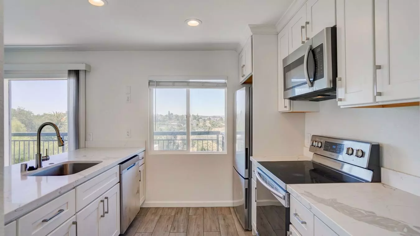 Edgewater Apartments photo 4