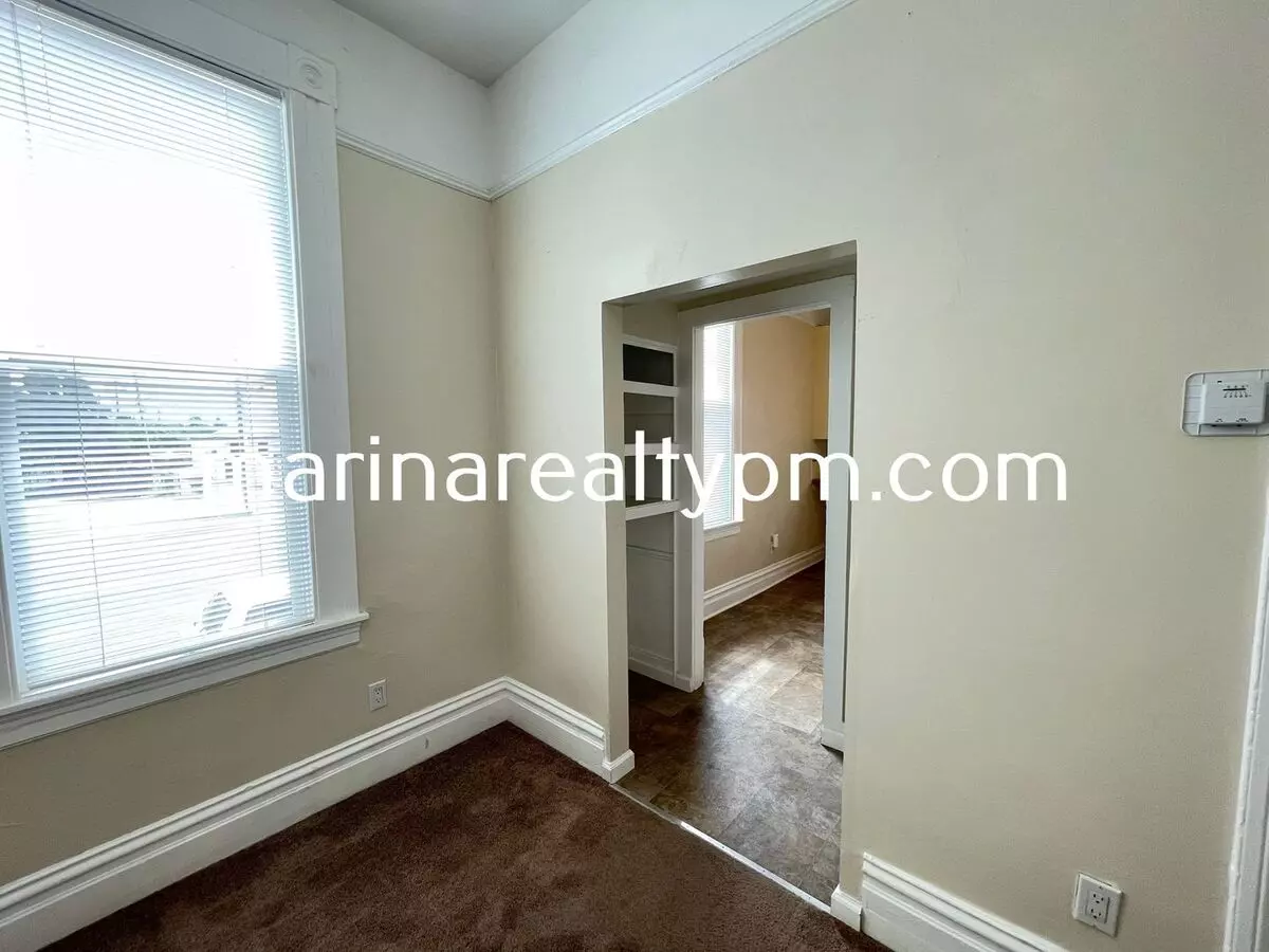 Sonoma Blvd Apartments photo 3