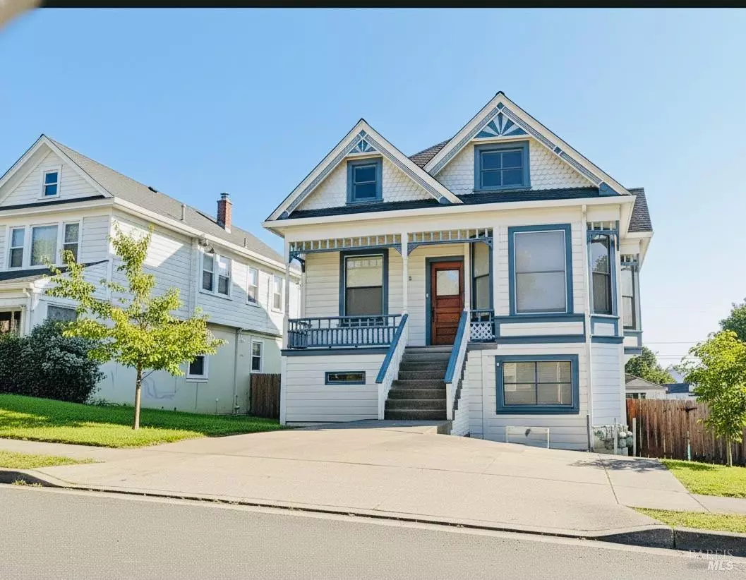 627 Maine St photo 3