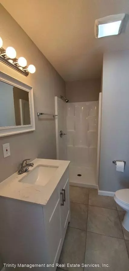 712-714 Gateway Dr photo 3