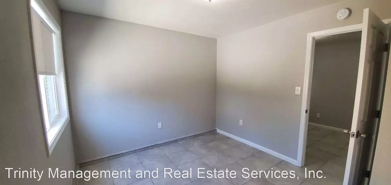 712-714 Gateway Dr photo 5