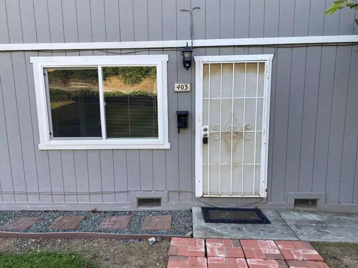 403 Trinity St Vallejo, CA 94590 photo 2