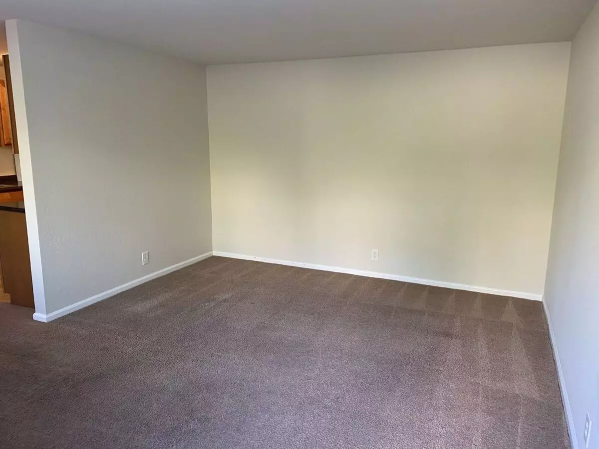 403 Trinity St Vallejo, CA 94590 photo 3