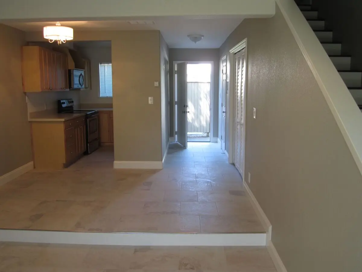 Beautiful 2X Townhome With A Detached Garage photo 5