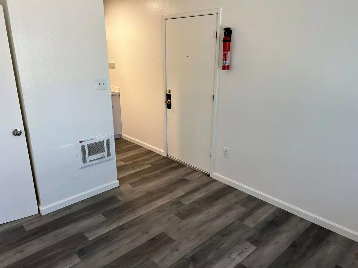Cute 1 Bedroom 1 Bath Unit photo 5