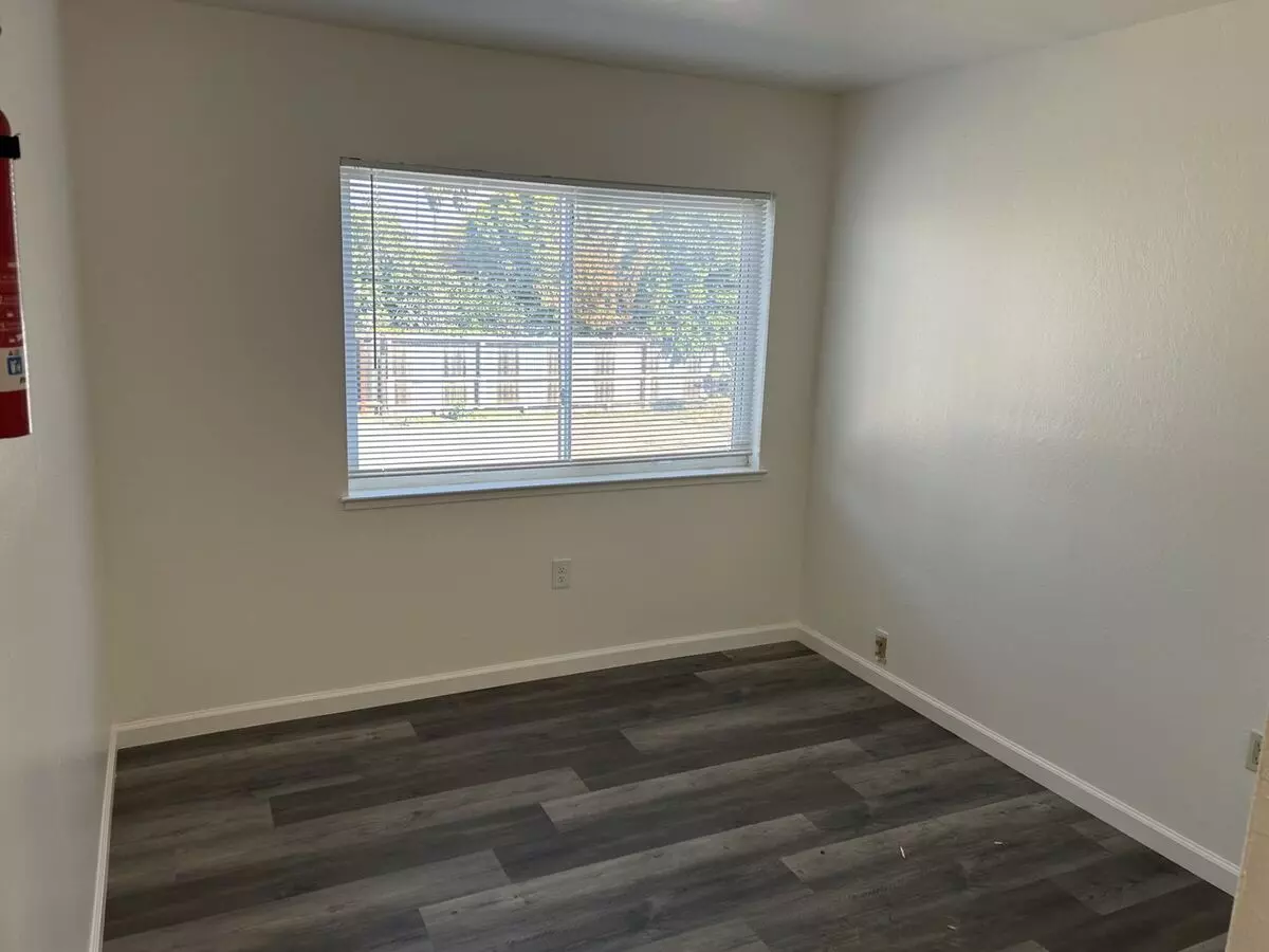 Cute 1 Bedroom 1 Bath Unit photo 2