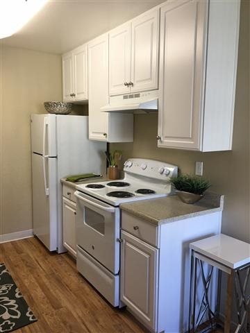Seabreeze Apartment Homes photo 2