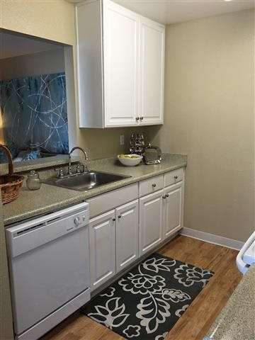 Seabreeze Apartment Homes photo 5