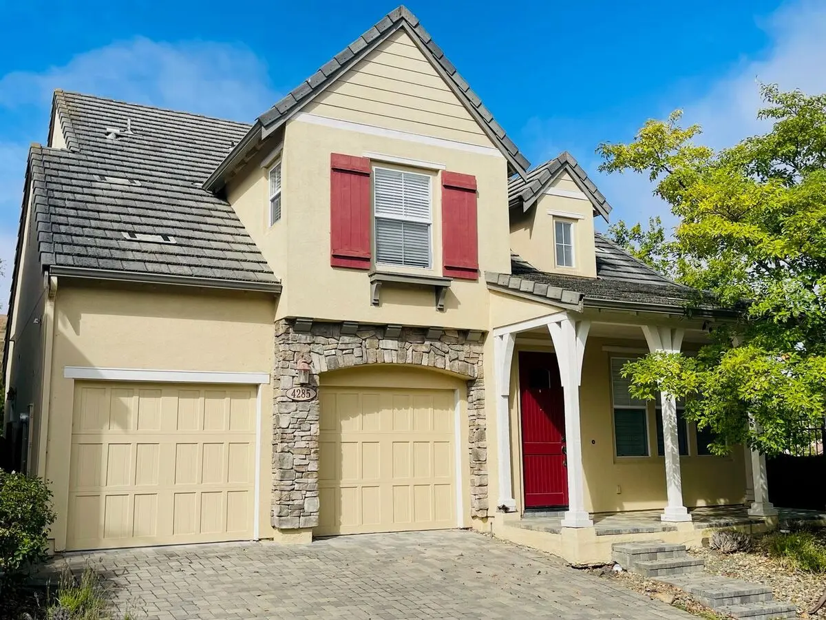 Stunning 3br/3ba Home In Desirable Gated Community