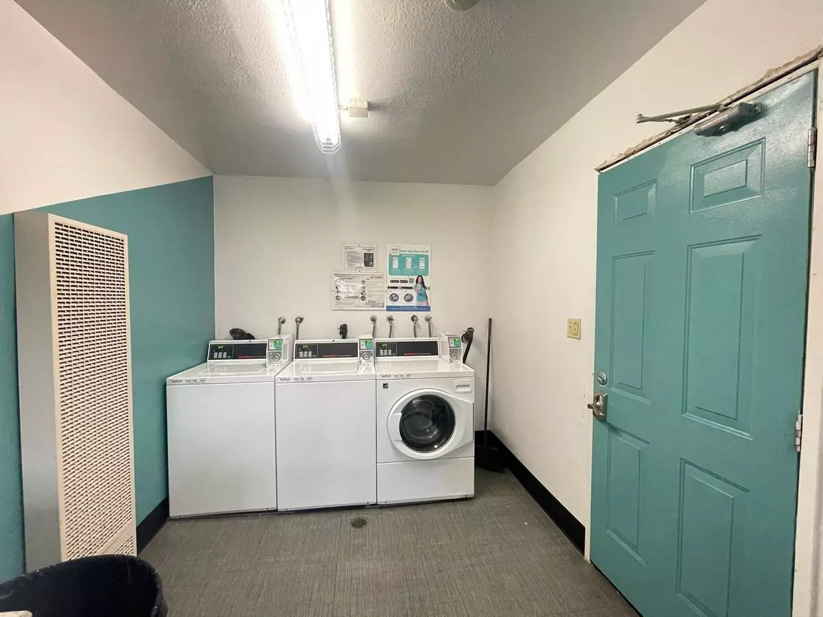 Upstairs Vallejo 1-bedroom With Newer Carpet &amp; On-site Laundry photo 2