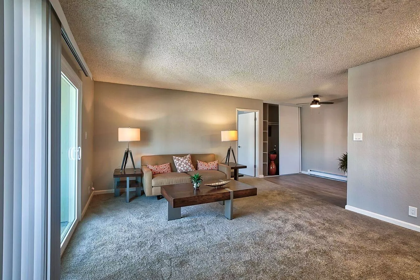 Valencia Terrace Apartments photo 4