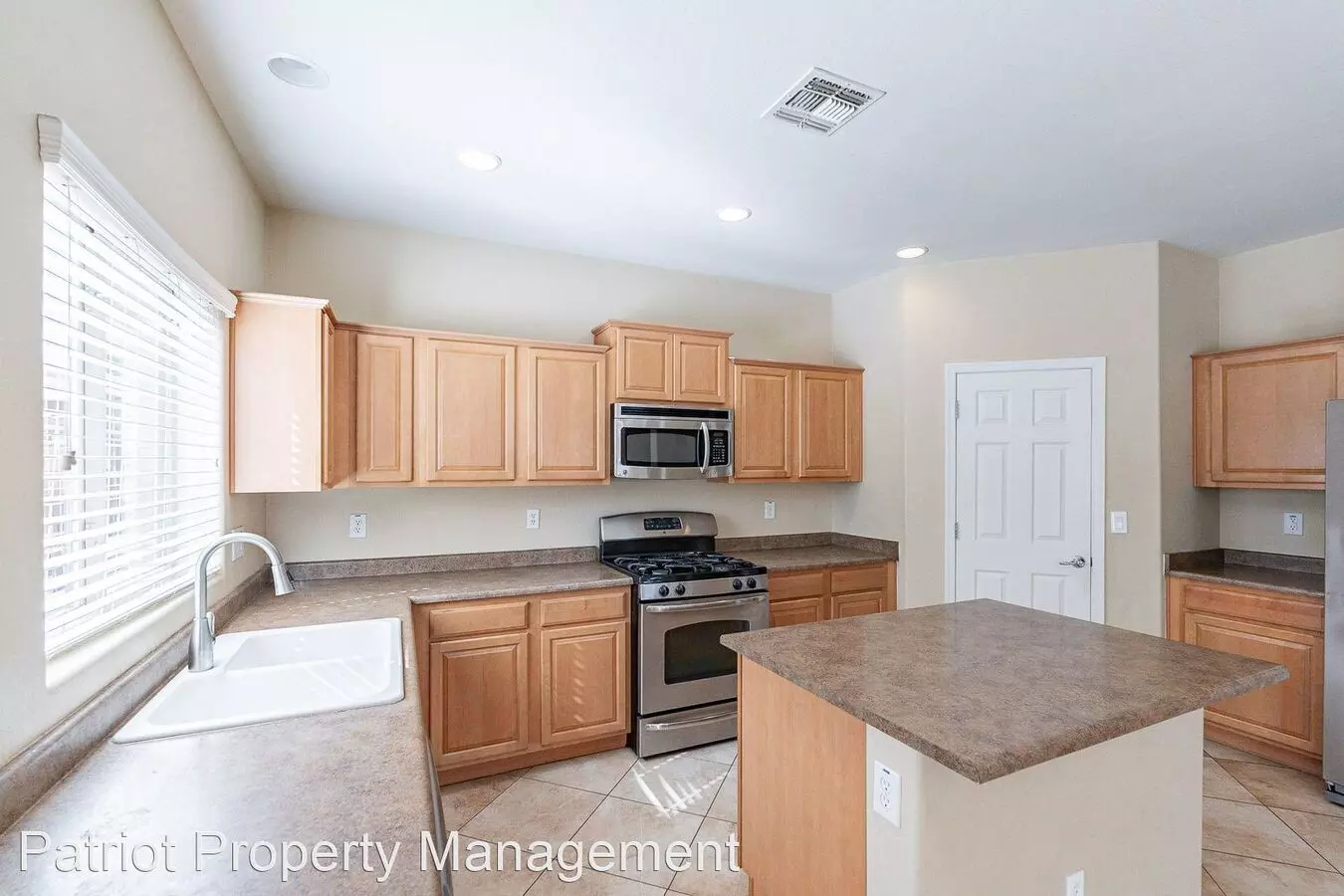 26043 W Potter Dr photo 5