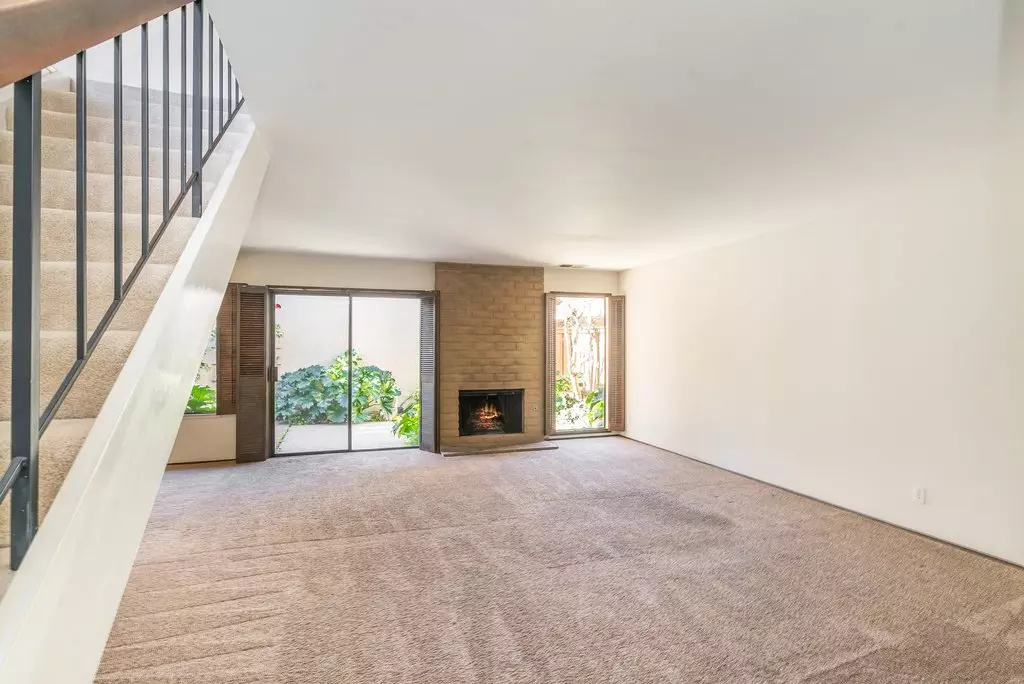 1029 Northoak Dr photo 3