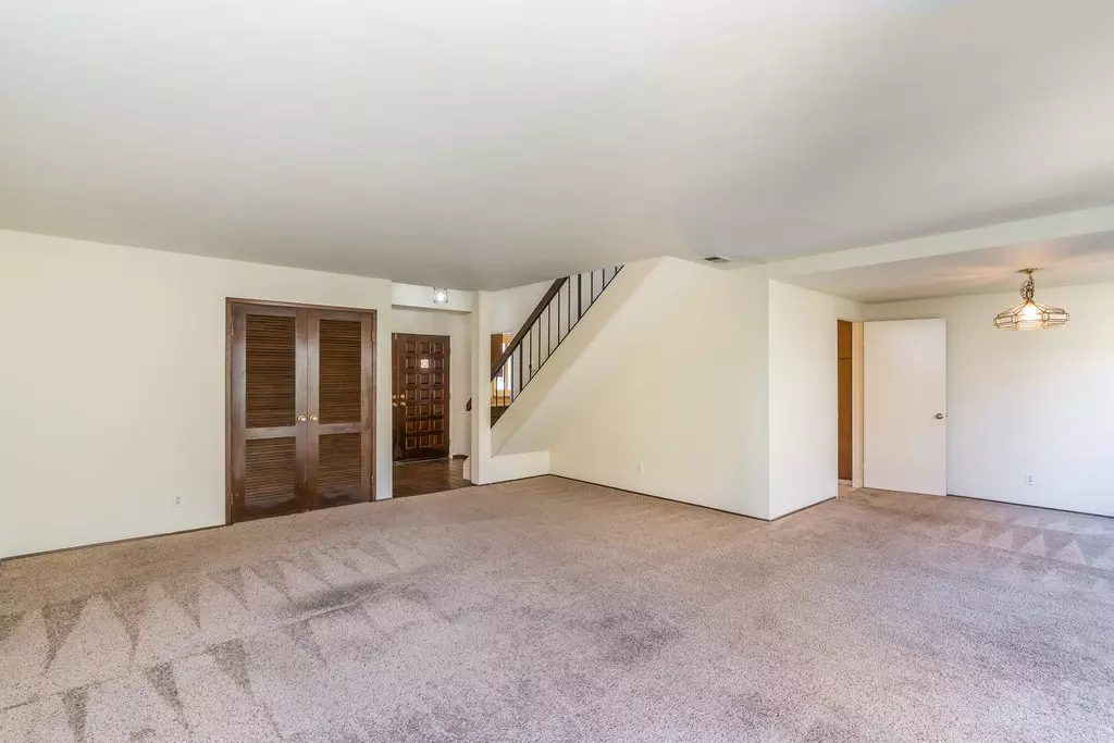1029 Northoak Dr photo 2
