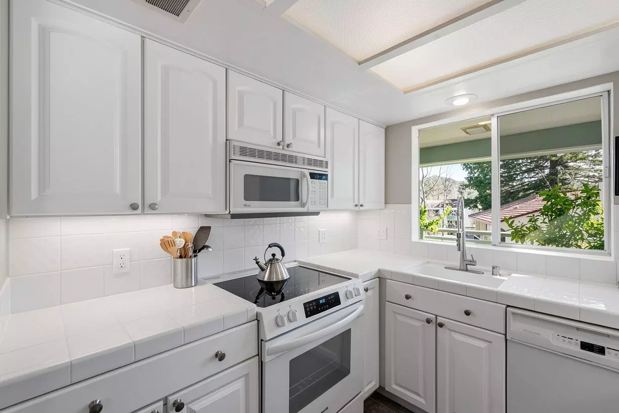 1501 Ptarmigan Dr photo 5
