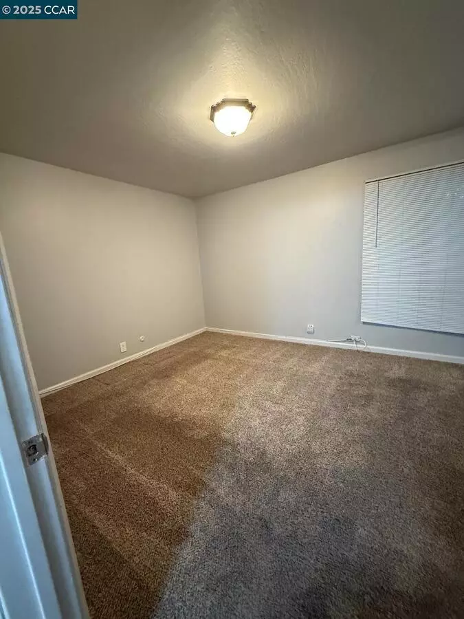 2061 VANDERSLICE AVE photo 4