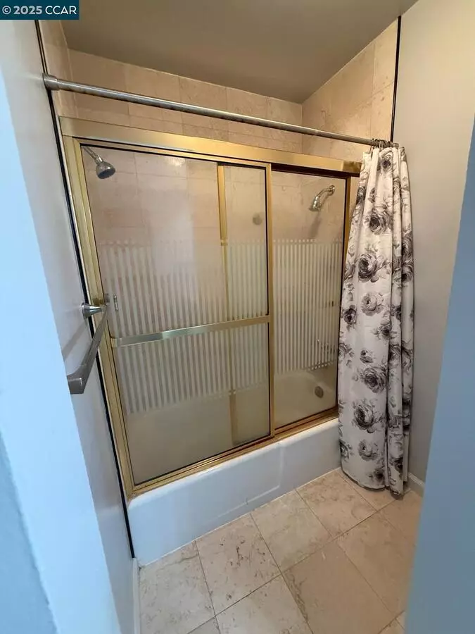 2061 VANDERSLICE AVE photo 5