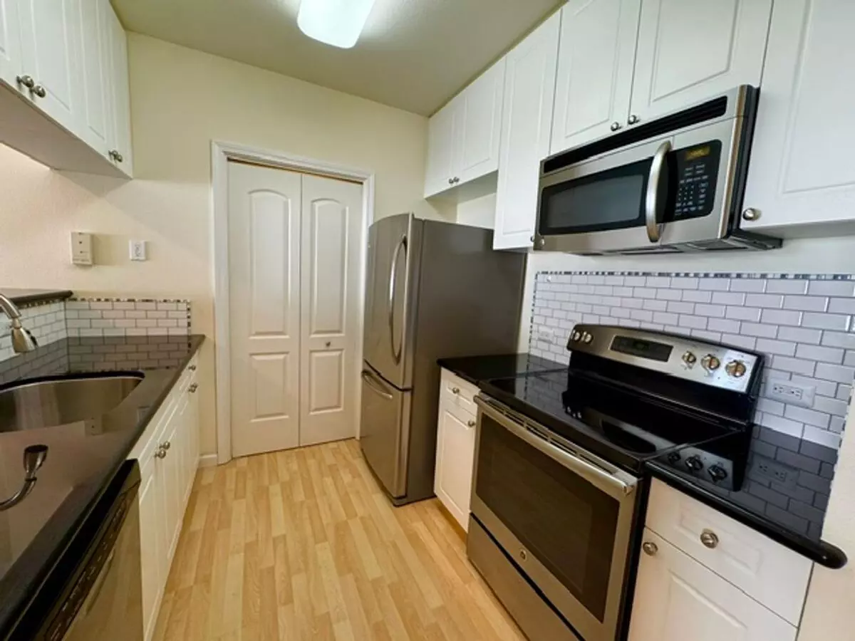 Beautiful 1 Bedroom, 1 Bath Condo Downtown Walnut Creek. In-unit Washer &amp; Dryer! photo 5