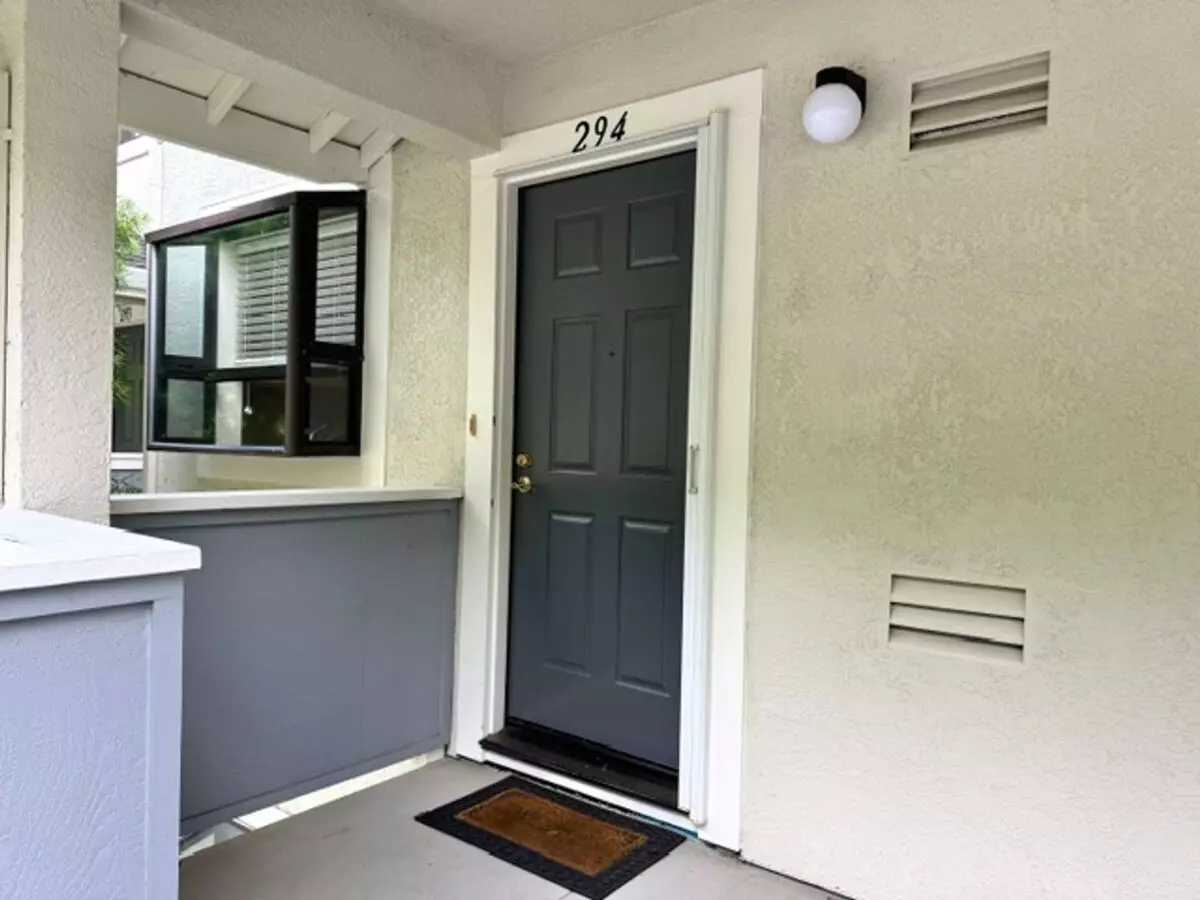 Beautiful Upper Level 2 Story Condo W/detached 1 Car Garage In Ashford Ct. photo 4