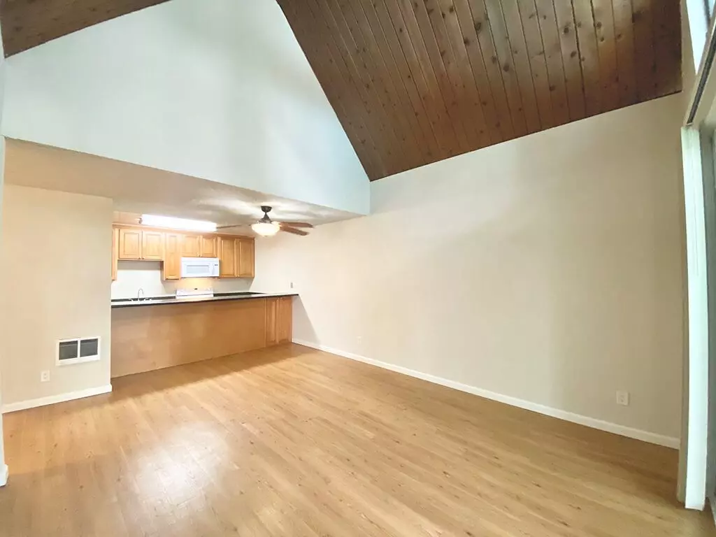 Castlewood Apartments photo 2