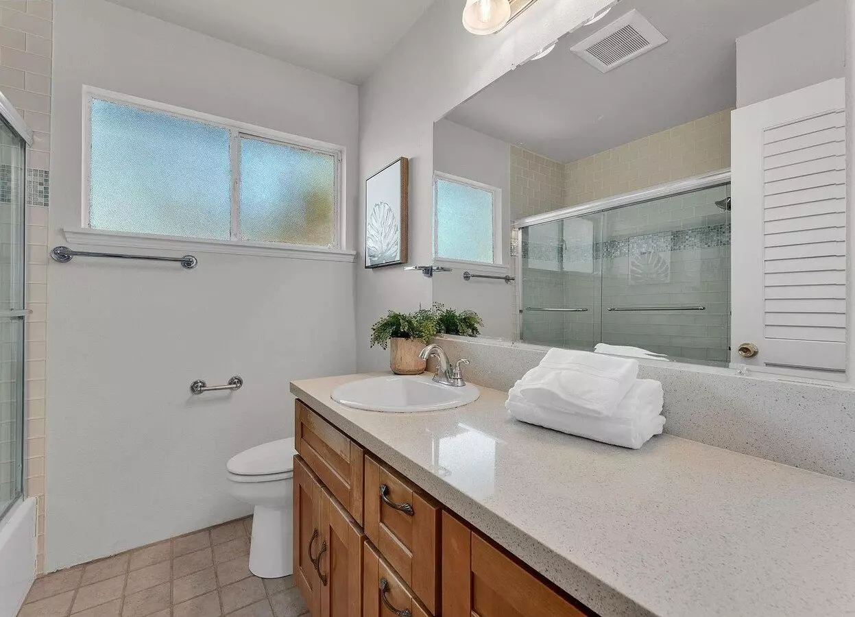 Charming Single-story Home With Private Yard In Walnut Creek Location photo 3