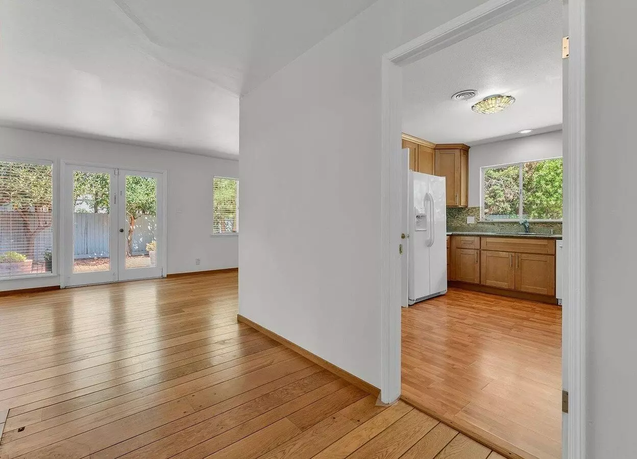 Charming Single-story Home With Private Yard In Walnut Creek Location photo 5