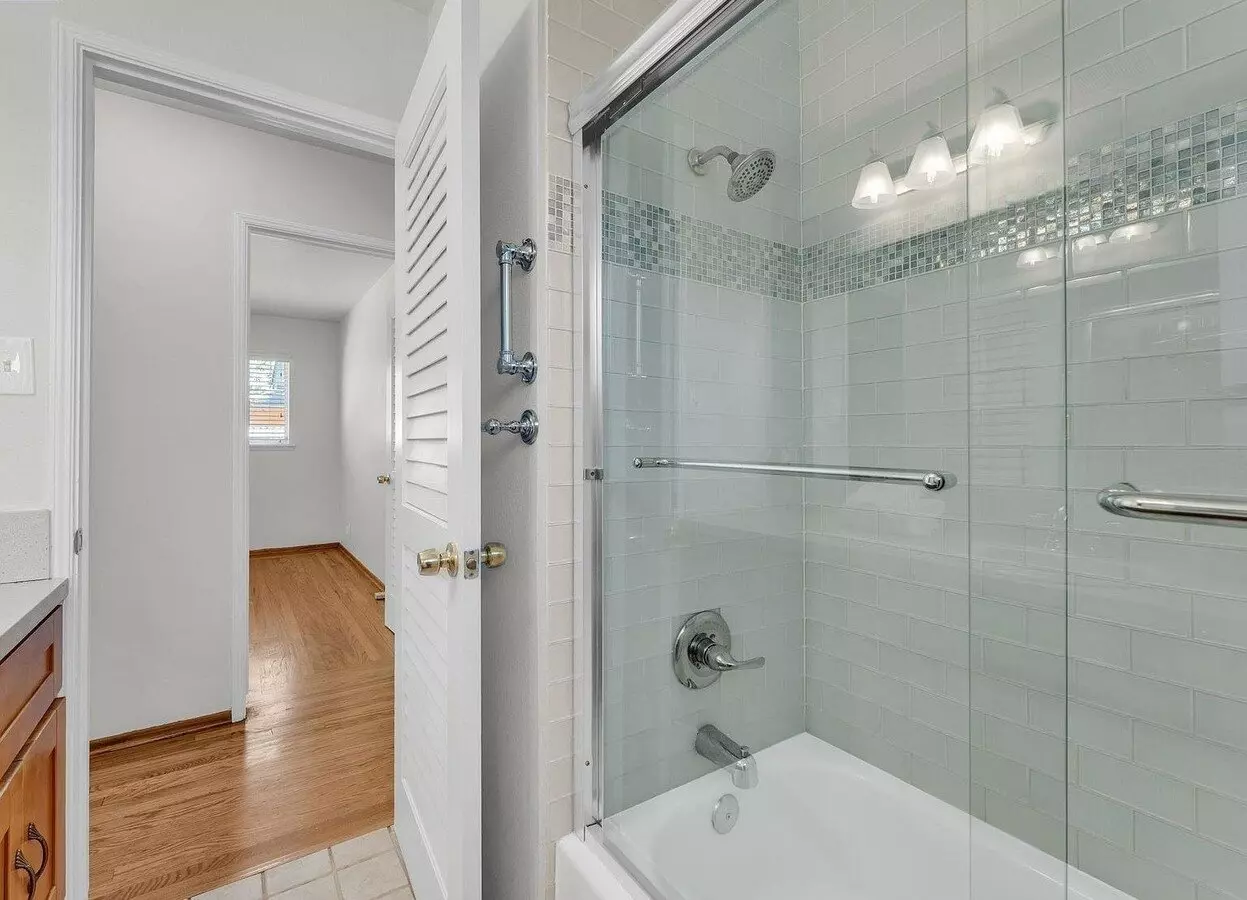 Charming Single-story Home With Private Yard In Walnut Creek Location photo 2