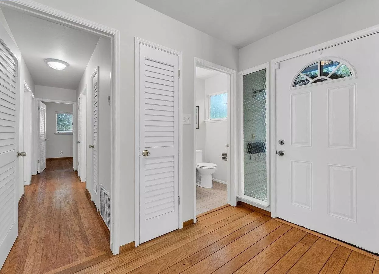 Charming Single-story Home With Private Yard In Walnut Creek Location photo 4