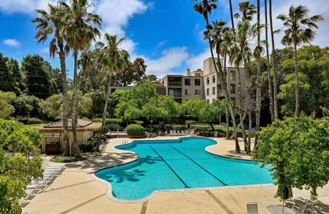 Elegant, Private End-unit Living With Resort-style Amenities! photo 2