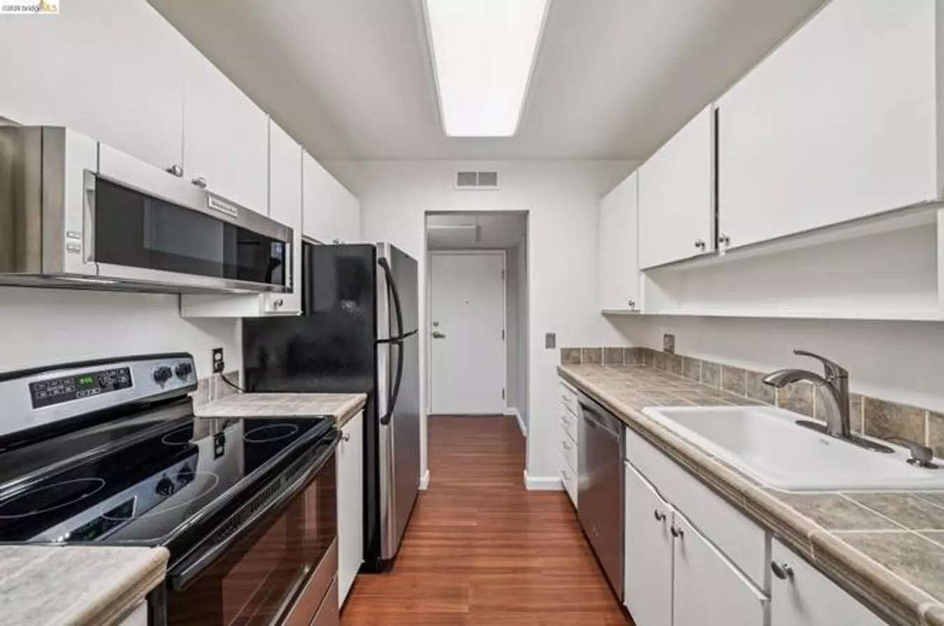 Elegant, Private End-unit Living With Resort-style Amenities! photo 3