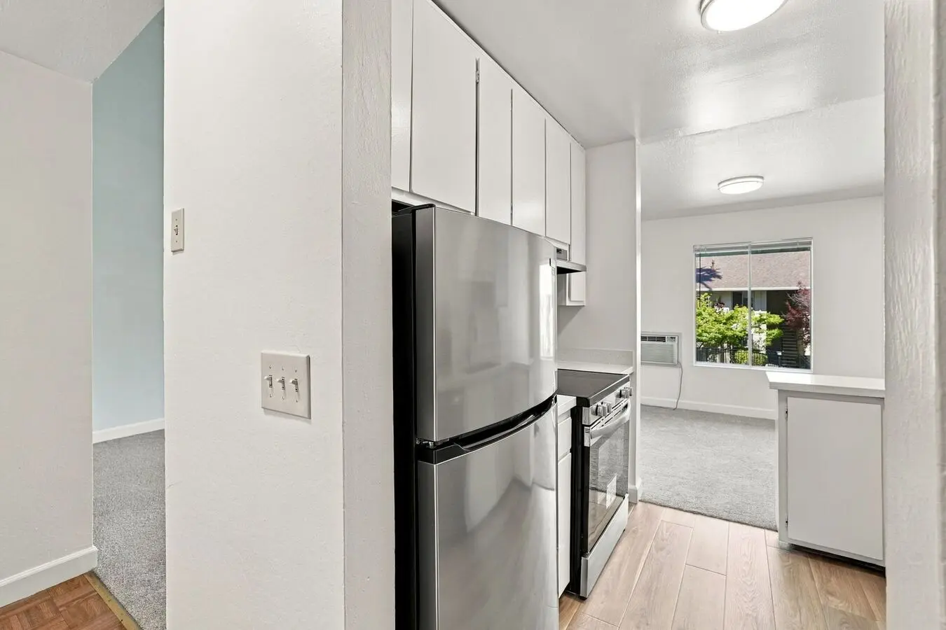 Freshly Updated Condo With Pool Views And Modern Finishes photo 4