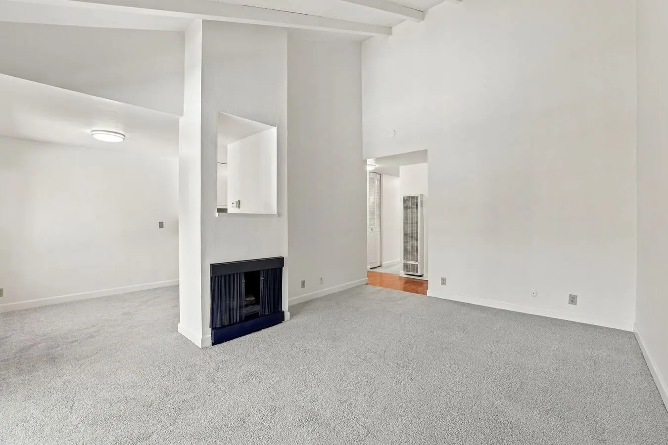 Freshly Updated Condo With Pool Views And Modern Finishes photo 3