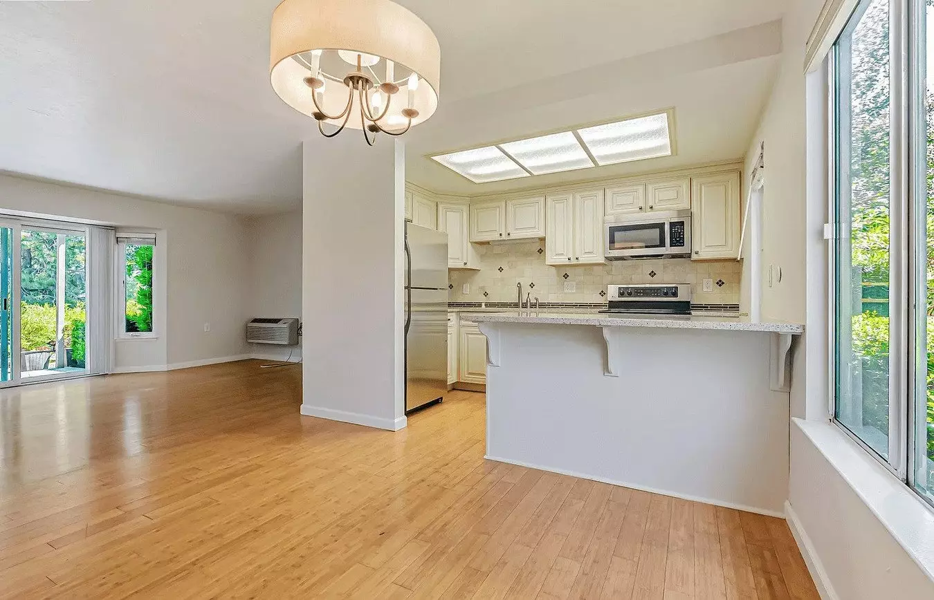 1312 Skycrest Dr photo 3