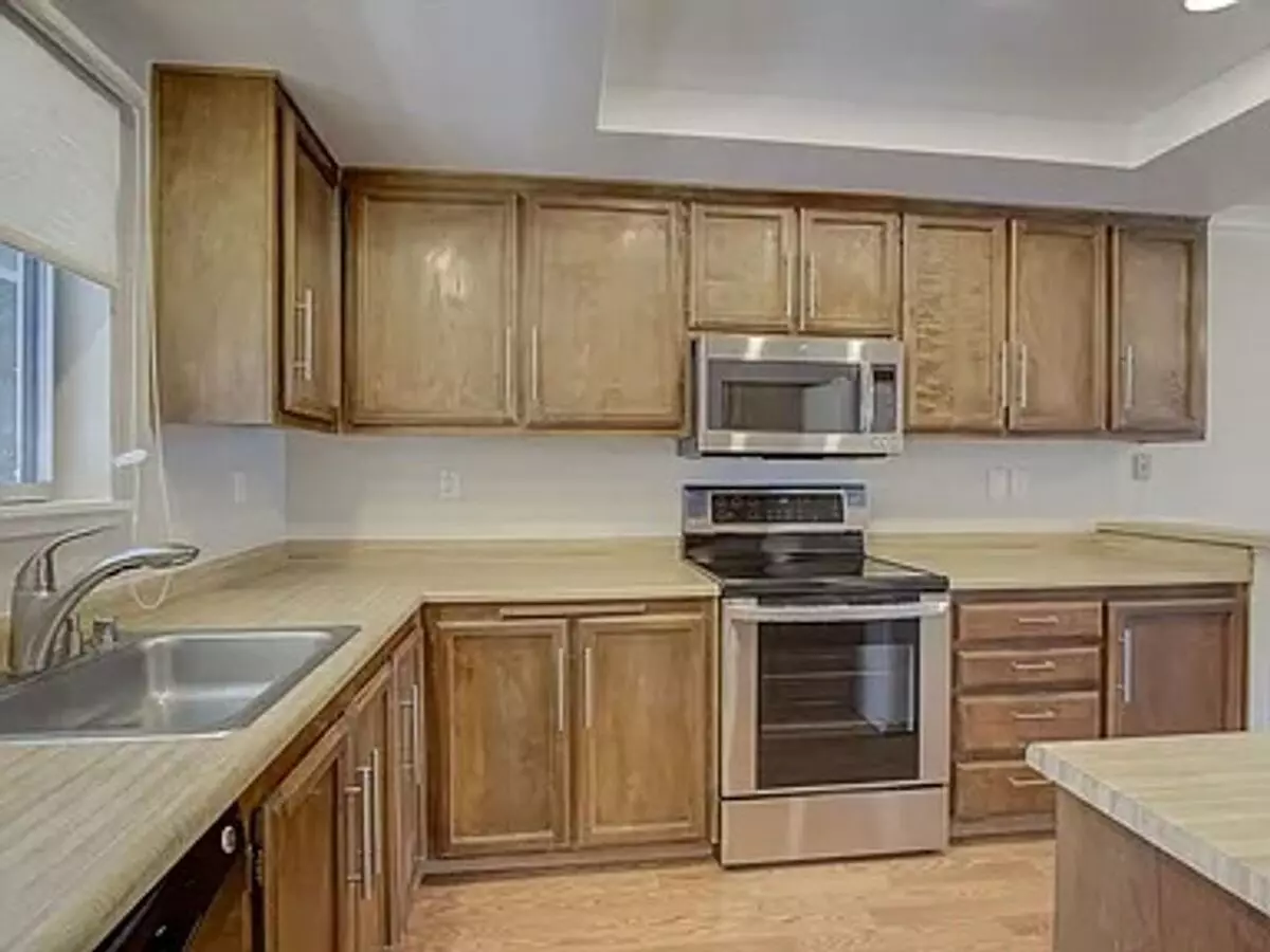 Outstanding 2BD/2BA Condo Near Pleasant Hill BART – Walnut Creek photo 3