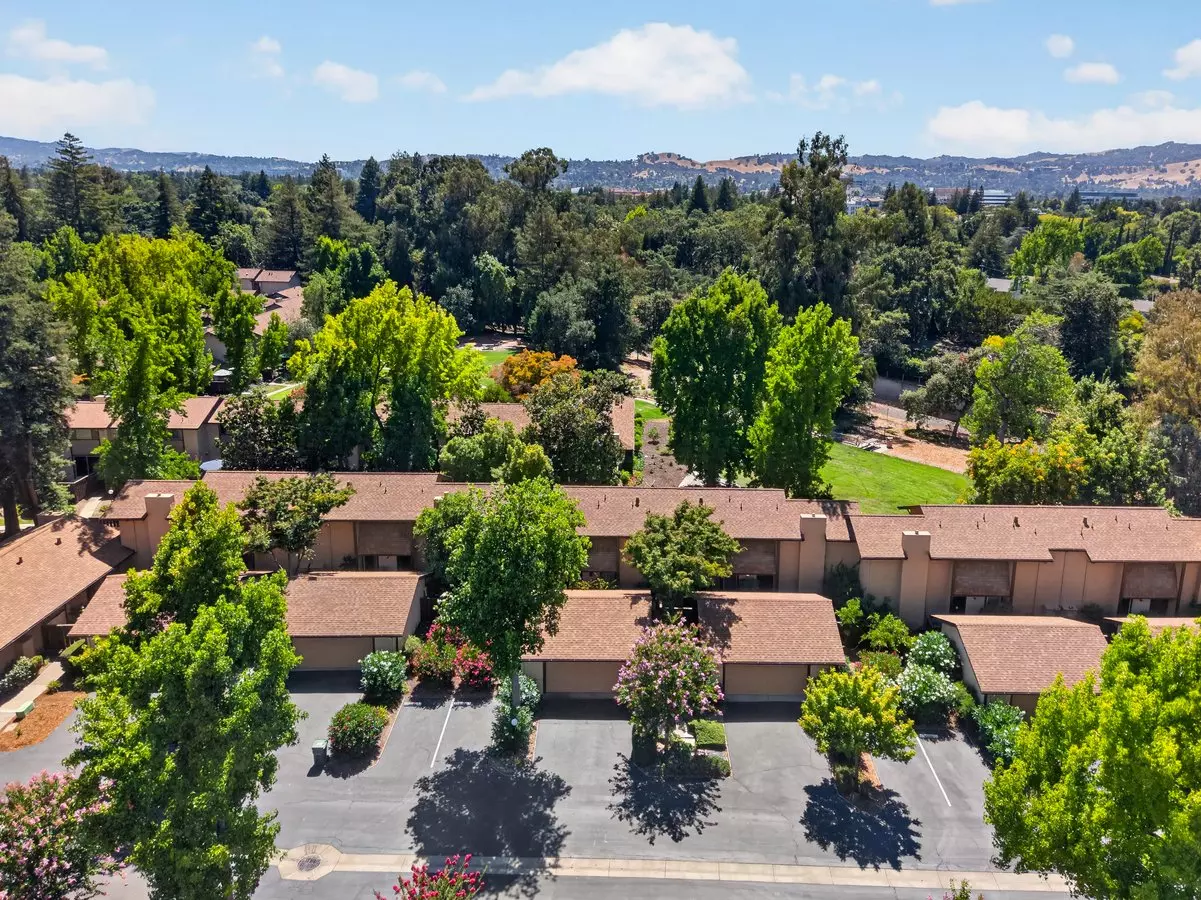 Spacious, Updated 3Bed 2Bath Townhome In Walnut Creek photo 2